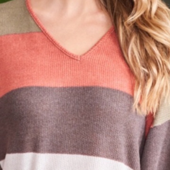 Multi colored long sleeve ,v neck, & ribbed top. - Picture 4 of 10